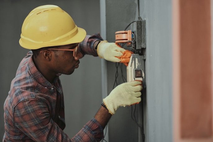 ELECTRICIAN